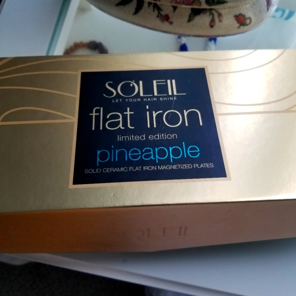 Soleil Pineapple Flat Iron